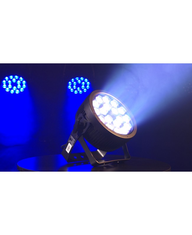SHOWTEC Kompakt Par 18 Q4 18x 7 W RGBW LED Par - schwarz LED PAR