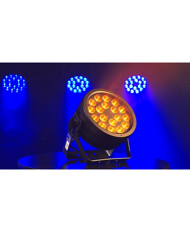 SHOWTEC Kompakt Par 18 Q4 18x 7 W RGBW LED Par - schwarz LED PAR
