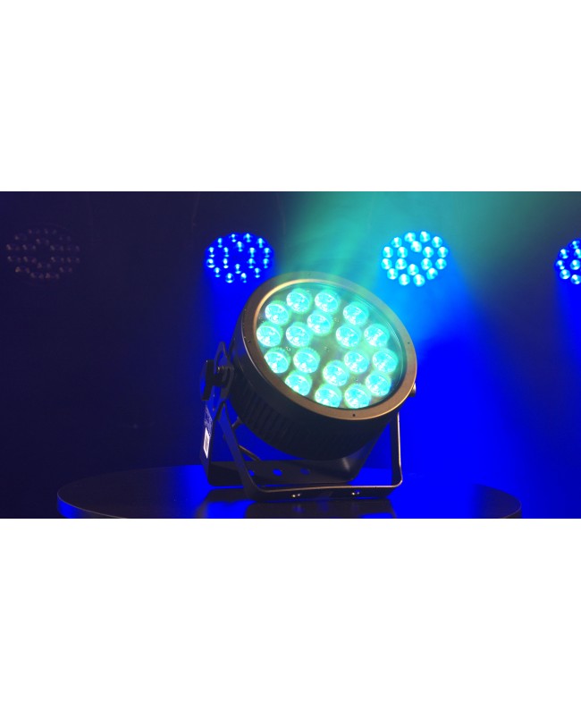 SHOWTEC Compact Par 18 Q4 PAR LED