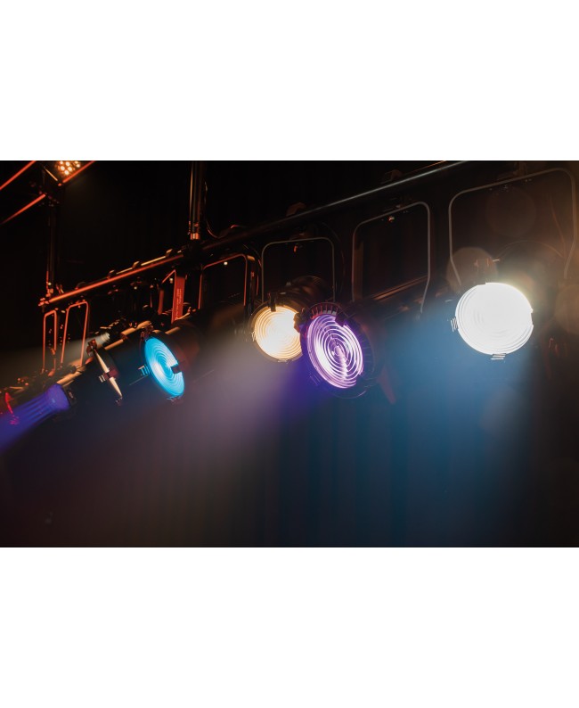 SHOWTEC Performer Fresnel 1500 Q6 MKII Fari Fresnel