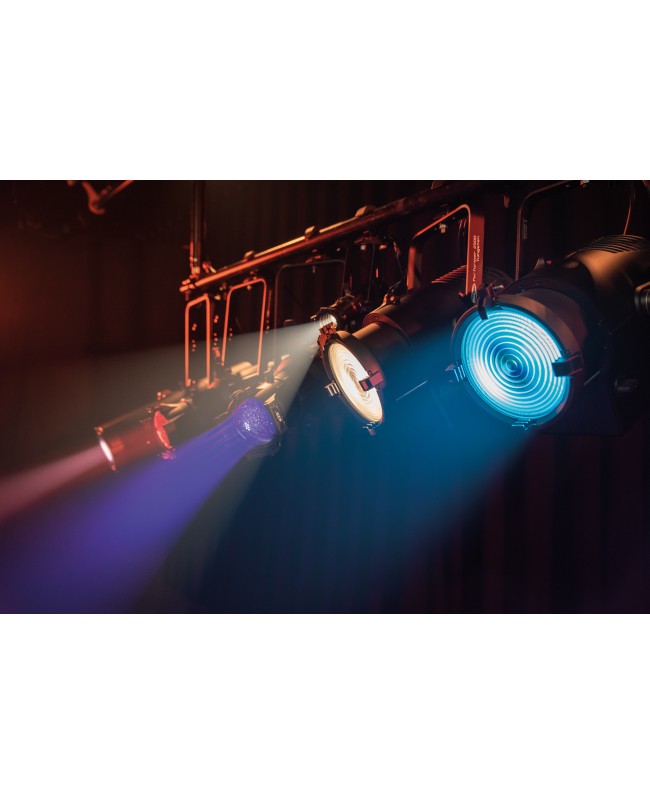 SHOWTEC Performer Fresnel 1500 Q6 MKII Fari Fresnel