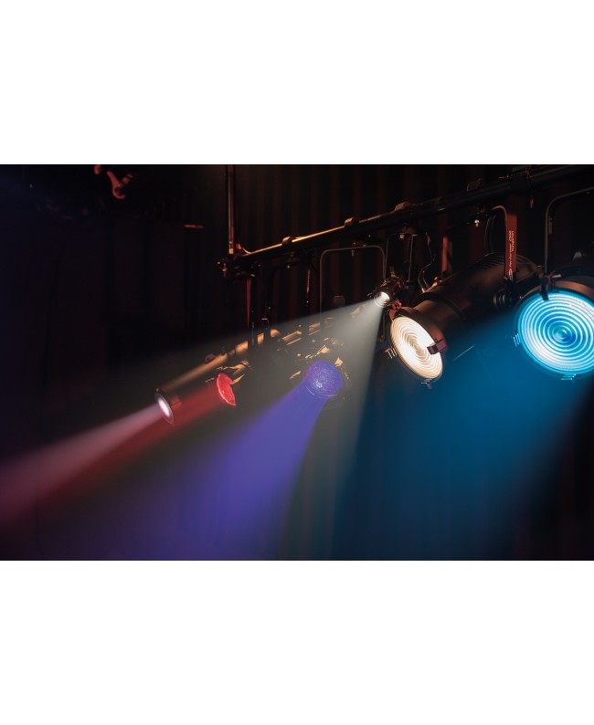 SHOWTEC Performer Fresnel 1500 Q6 MKII Fari Fresnel