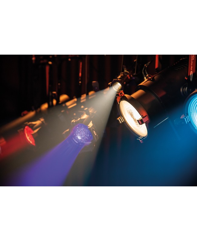 SHOWTEC Performer Fresnel 1500 Q6 MKII Fresnel