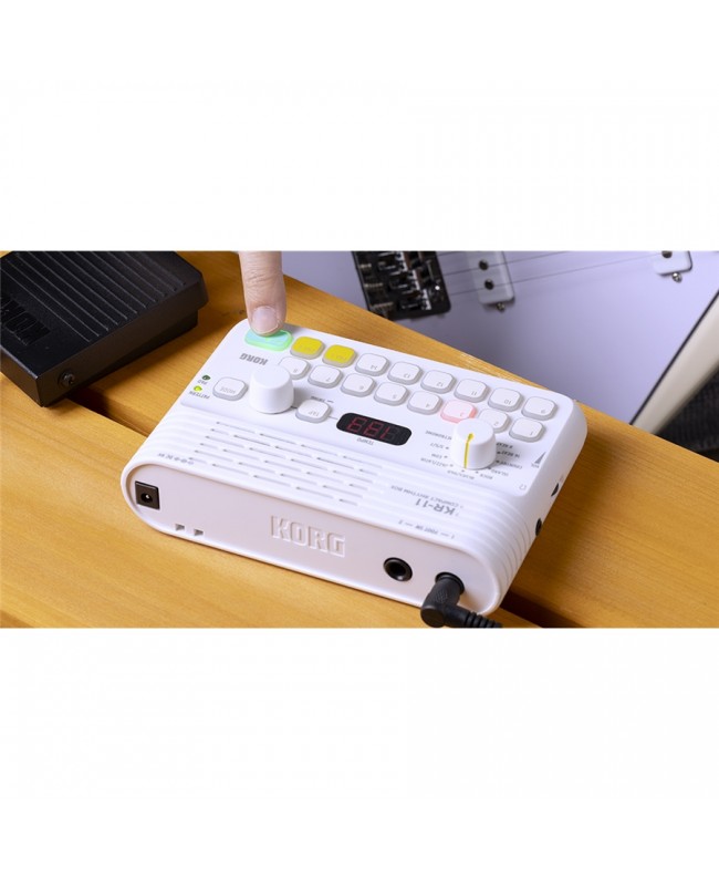 Korg KR-11 Synthesizer