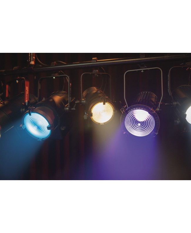 SHOWTEC Performer 2000 RGBAL Compact 240 W RGBAL Theatre LED Fresnel Fresnel