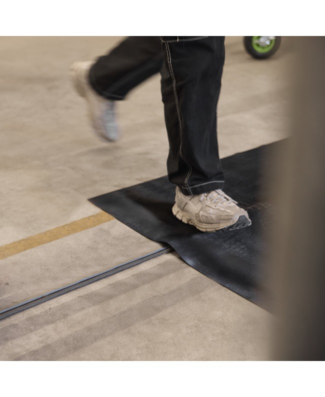 Defender Fine-Ribbed Mat 1m x 2m Pedane passacavi